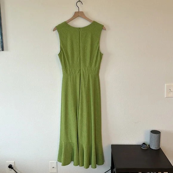 Maggy London V-Neck Empire Flare Midi Dress - Picture 10 of 11